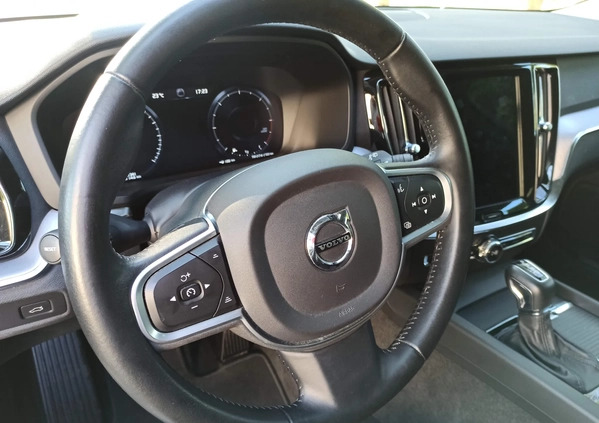 Volvo V60 cena 92900 przebieg: 60000, rok produkcji 2019 z Radom małe 781